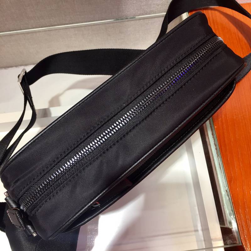 PRADA ショルダーバッグ リサイクルナイロン メンズ 23×16×7cm