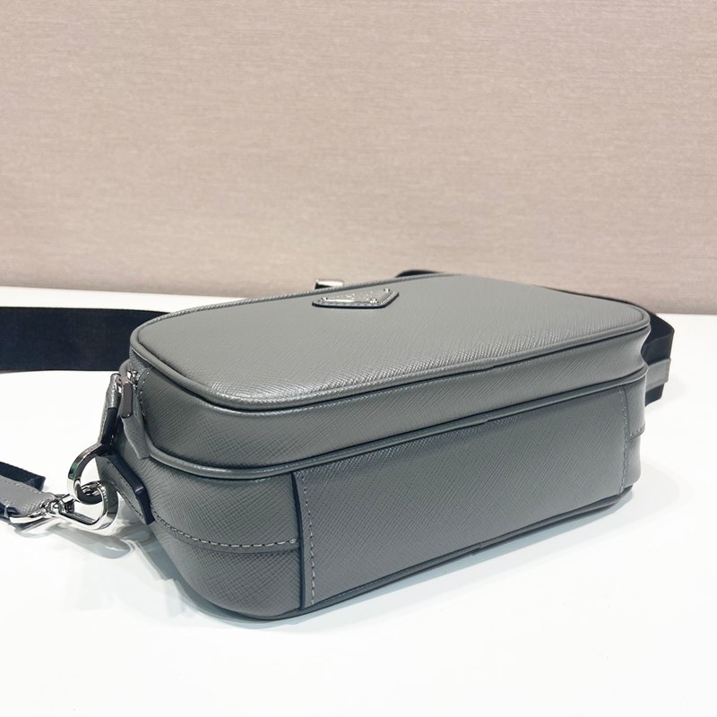 PRADA ショルダーバッグ サフィアーノレザー メンズ 20×13.5×7cm