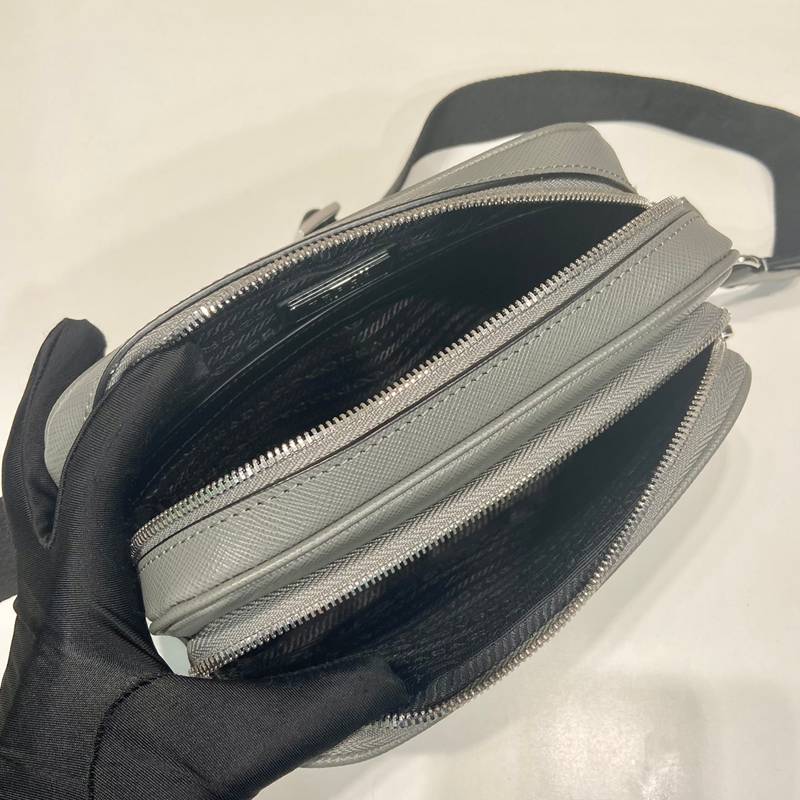 PRADA ショルダーバッグ サフィアーノレザー メンズ 20×13.5×7cm