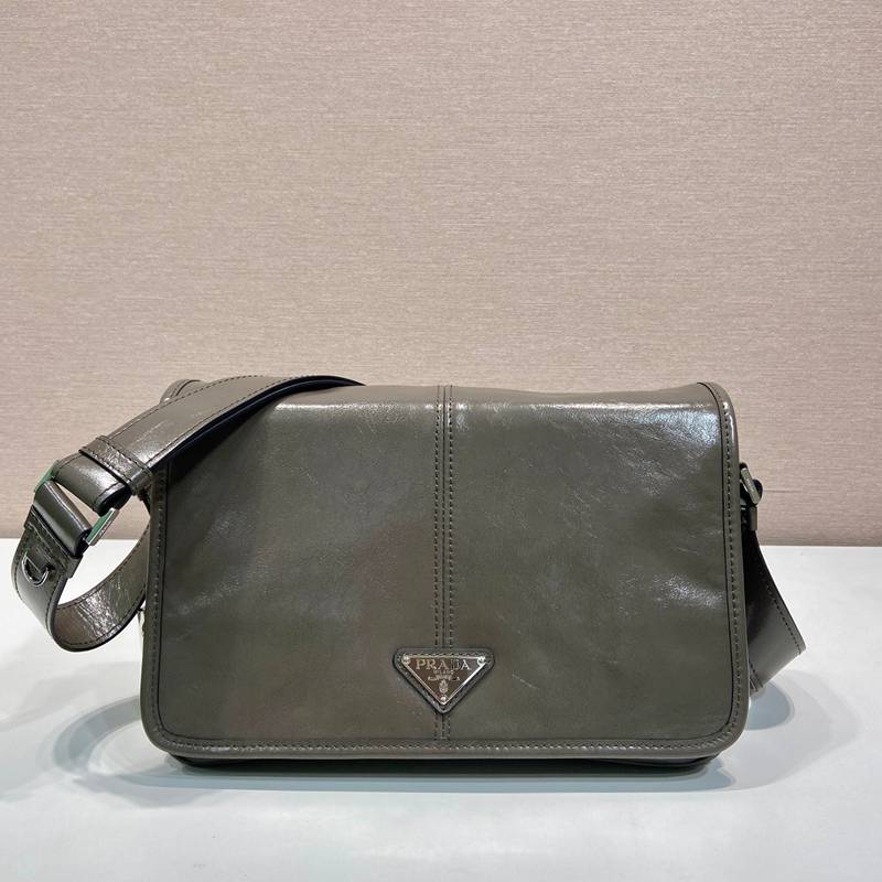 PRADA メッセンジャーバッグ ワックスレザー メンズ 30×20×11cm