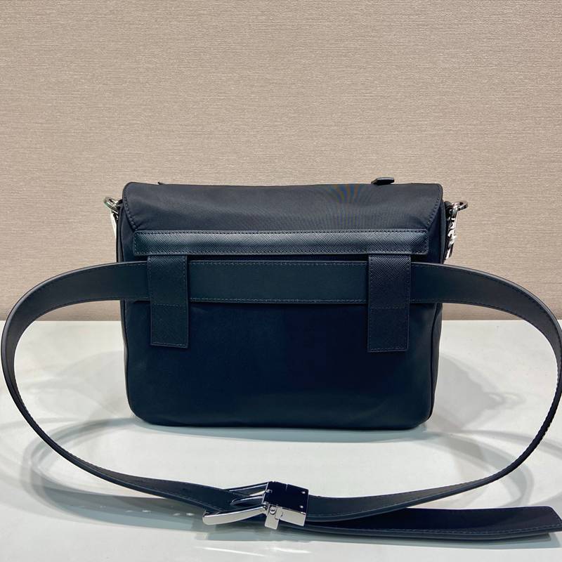 PRADA メッセンジャーバッグ リサイクルナイロン レザーベルト付き メンズ 27×20.5×17cm