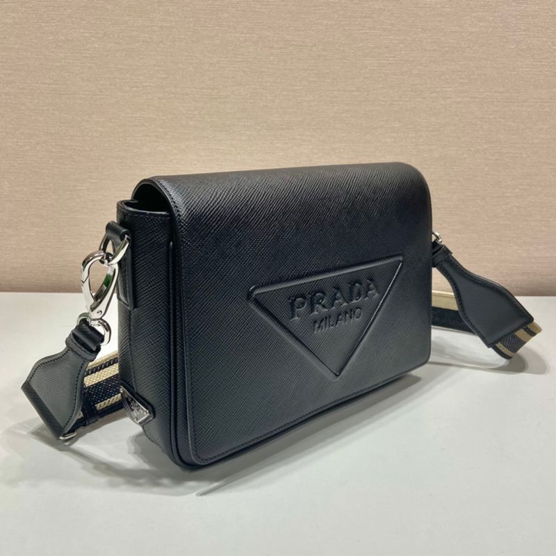 PRADA ショルダーバッグ サフィアーノレザー 刺繍テープ付き メンズ 26×18×6.5cm
