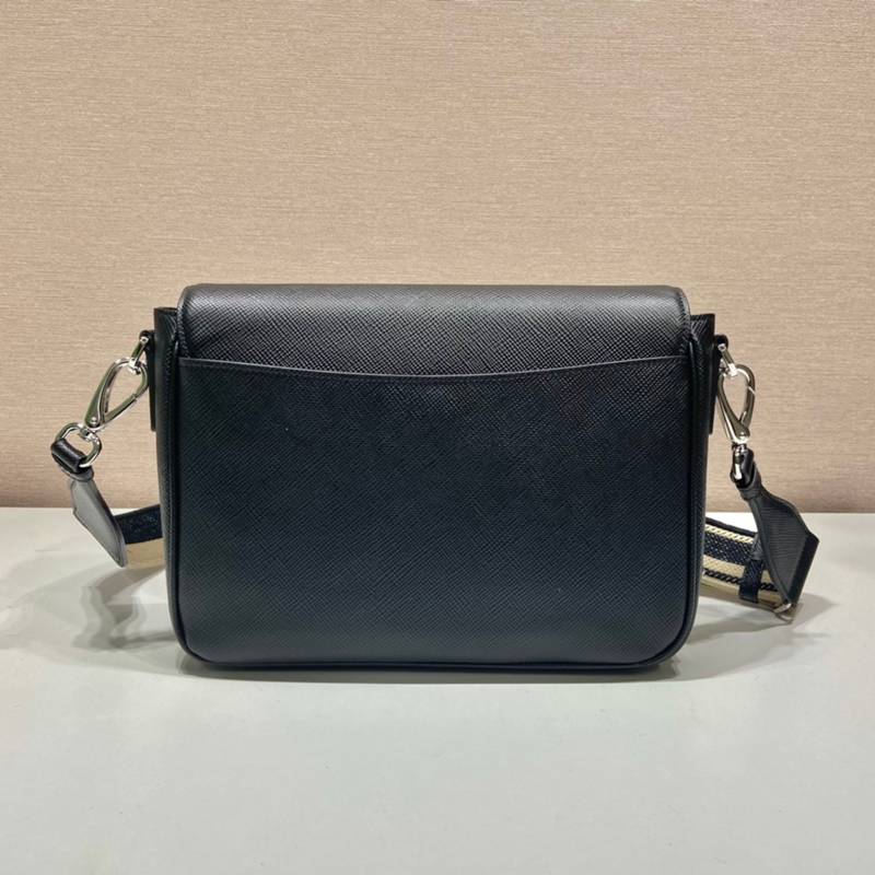 PRADA ショルダーバッグ サフィアーノレザー 刺繍テープ付き メンズ 26×18×6.5cm