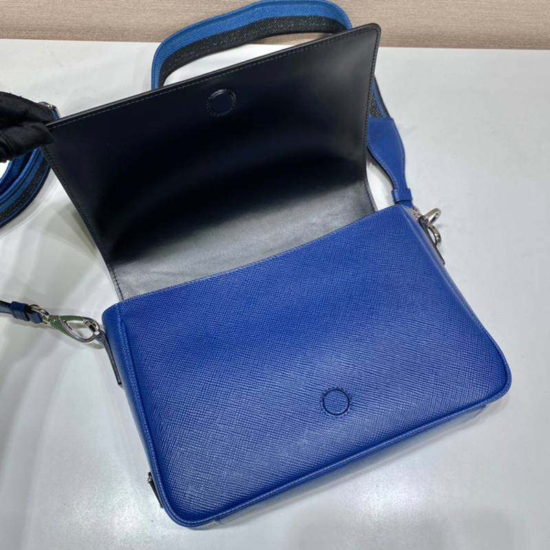 PRADA ショルダーバッグ サフィアーノレザー 刺繍テープ付き メンズ 26×18×6.5cm