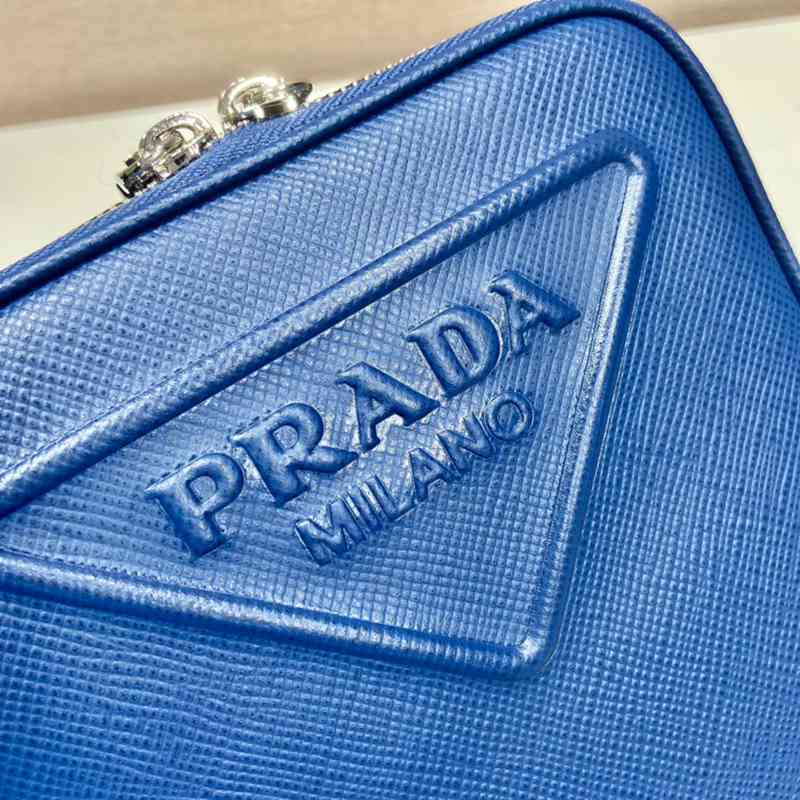 PRADA ショルダーバッグ サフィアーノレザー 刺繍テープ付き メンズ 19×16×5.5cm