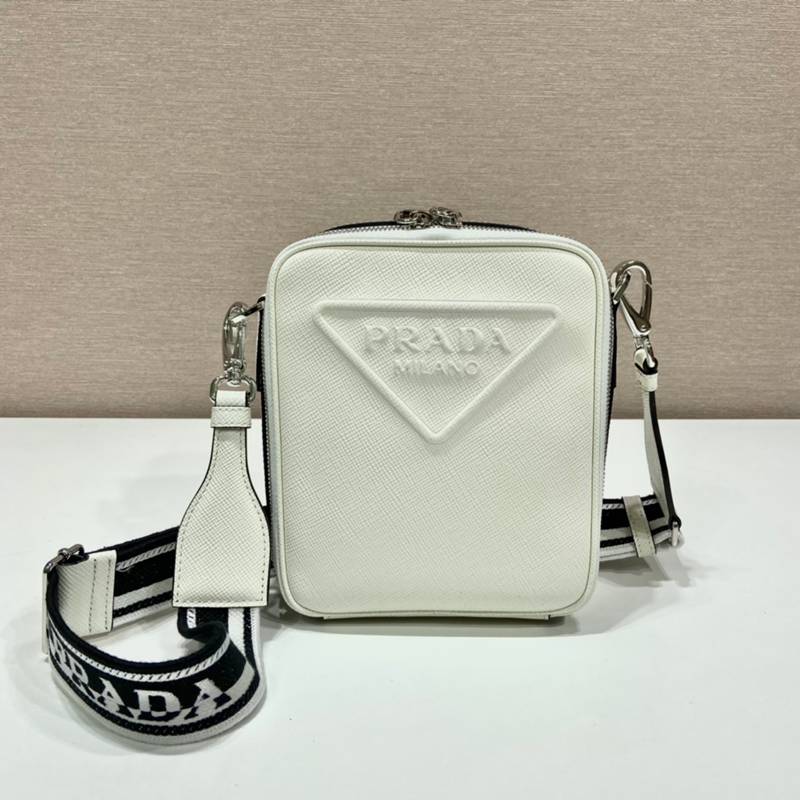 PRADA ショルダーバッグ サフィアーノレザー 刺繍テープ付き メンズ 19×16×5.5cm
