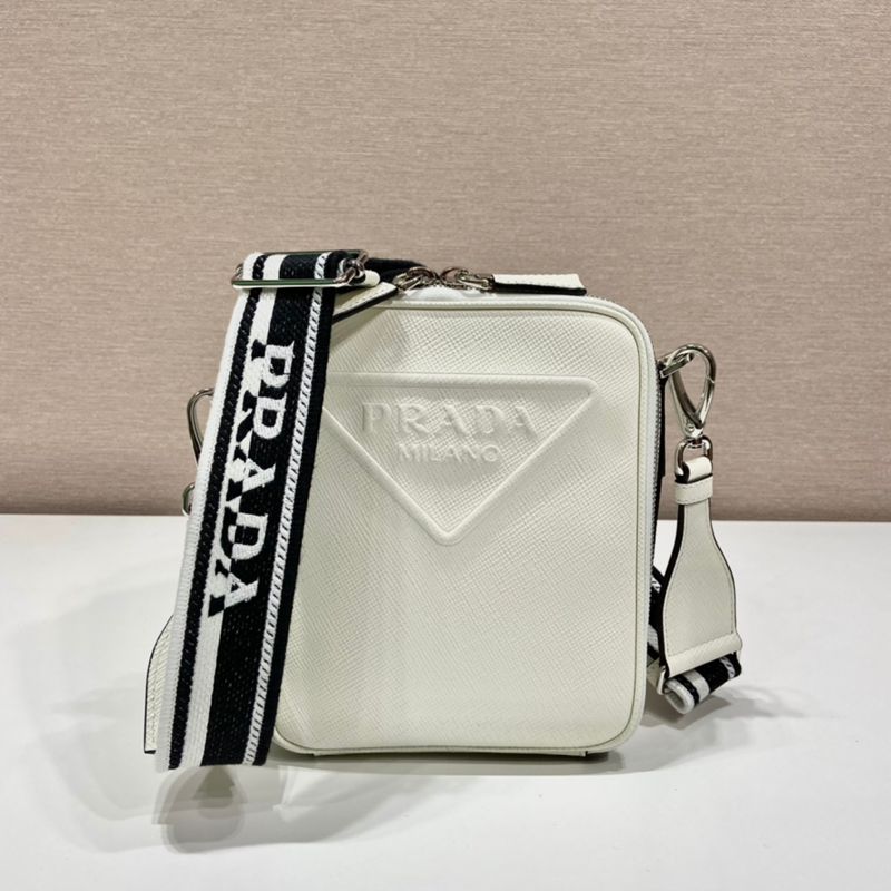 PRADA ショルダーバッグ サフィアーノレザー 刺繍テープ付き メンズ 19×16×5.5cm
