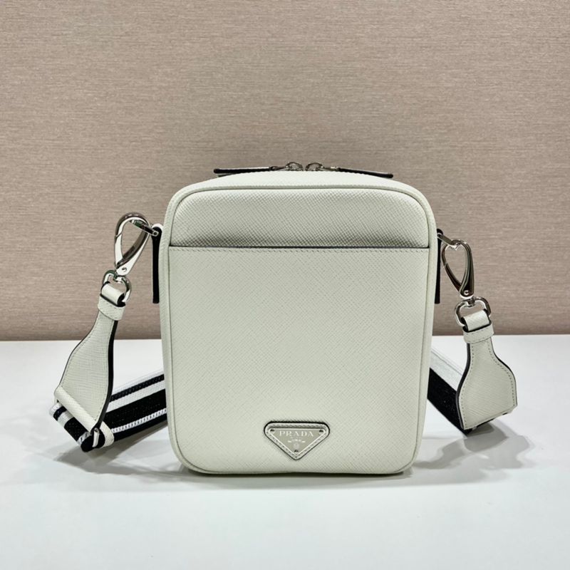 PRADA ショルダーバッグ サフィアーノレザー 刺繍テープ付き メンズ 19×16×5.5cm