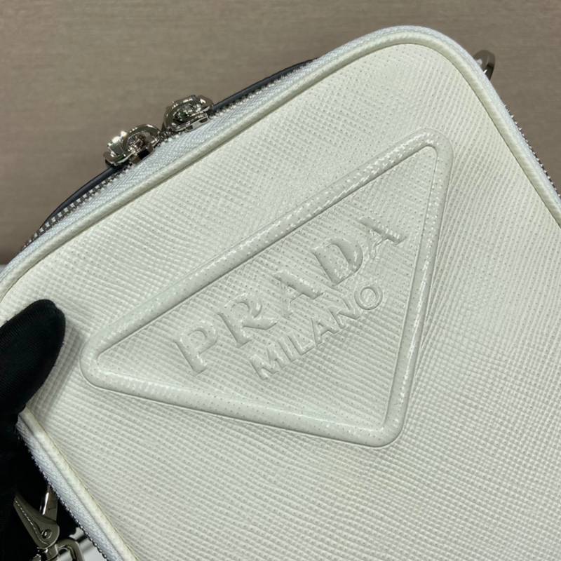 PRADA ショルダーバッグ サフィアーノレザー 刺繍テープ付き メンズ 19×16×5.5cm