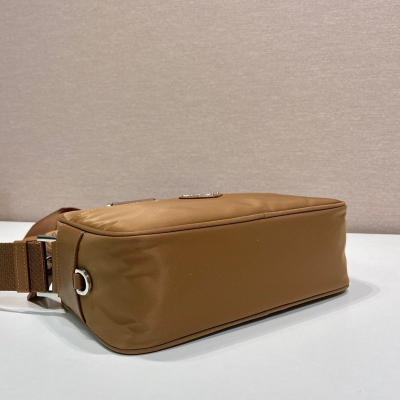 PRADA スリーインワン ショルダーバッグ ユニセックス 23×15×7cm