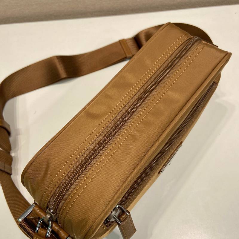PRADA スリーインワン ショルダーバッグ ユニセックス 23×15×7cm