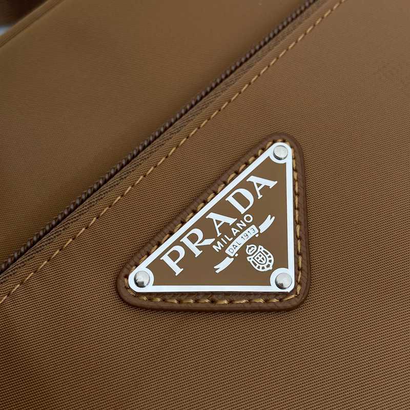 PRADA スリーインワン ショルダーバッグ ユニセックス 23×15×7cm