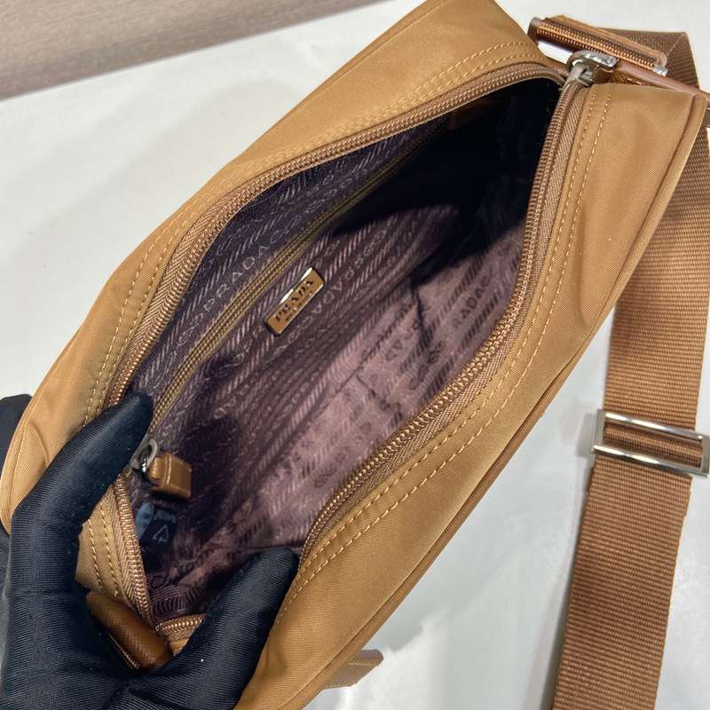 PRADA スリーインワン ショルダーバッグ ユニセックス 23×15×7cm
