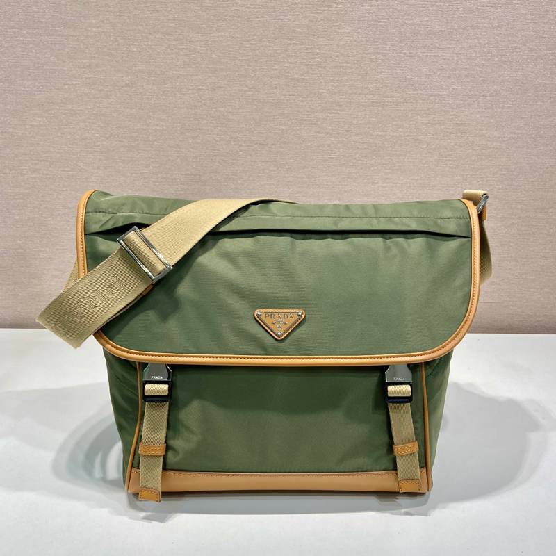 PRADA メッセンジャーバッグ リサイクルナイロン メンズ 30×27.5×14.5cm