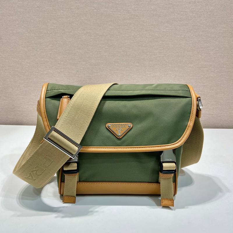 PRADA メッセンジャーバッグ リサイクルナイロン メンズ 20×19×10cm