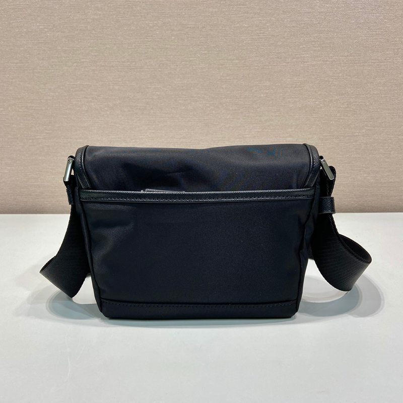 PRADA メッセンジャーバッグ サフィアーノ×ナイロン ユニセックス 16×16×8cm