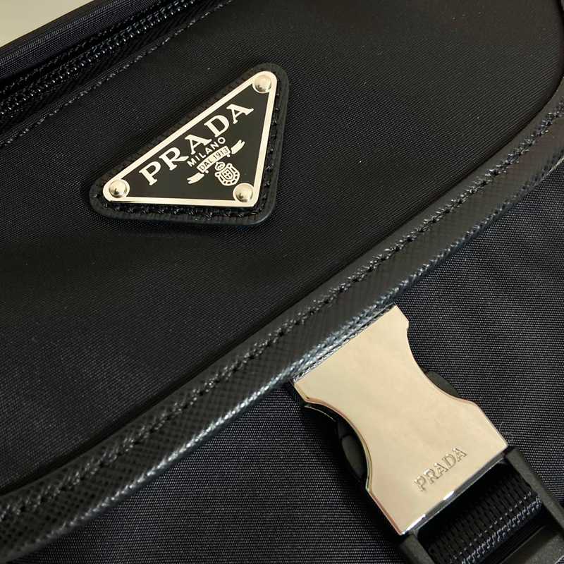 PRADA メッセンジャーバッグ サフィアーノ×ナイロン ユニセックス 16×16×8cm
