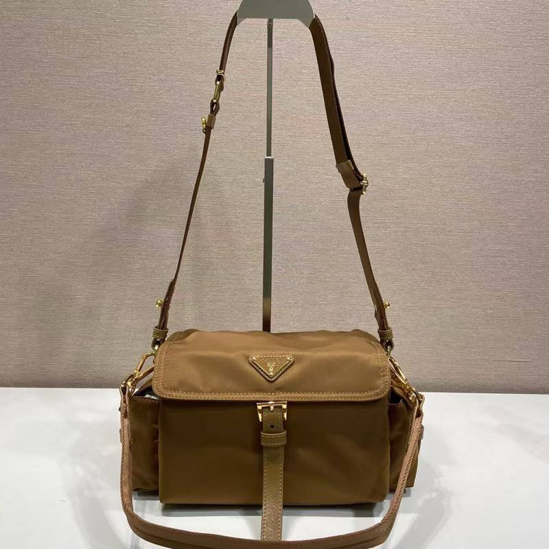 PRADA メッセンジャーバッグ リサイクルナイロン メンズ 30×14×10cm