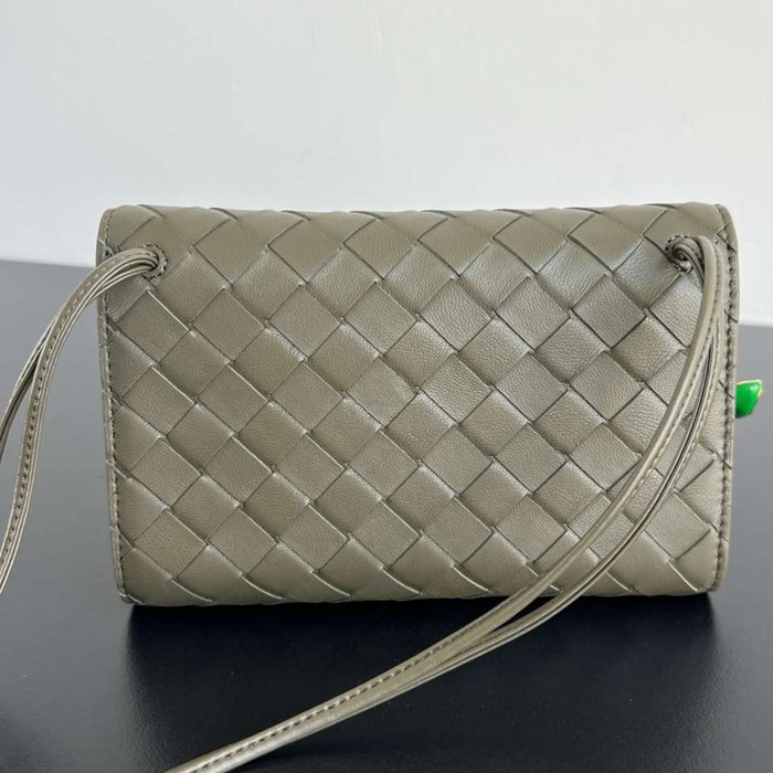 BV ショルダーバッグ レザー ハンドバッグ アンディアーモ 19×13×2cm