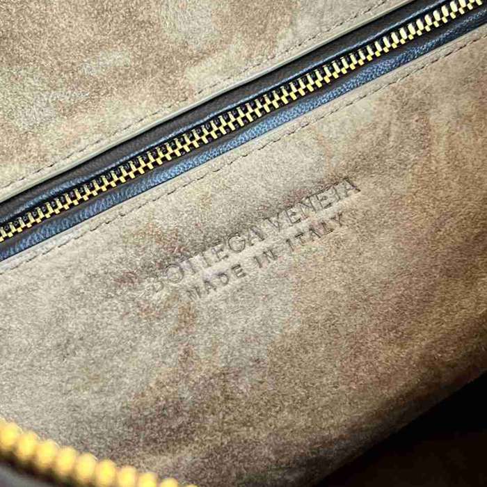 BV ショルダーバッグ レザー ハンドバッグ ヴェネタ 44×28×5cm