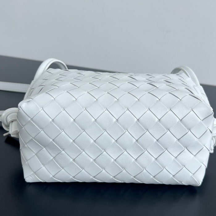 BV ショルダーバッグ レザー ハンドバッグ ループ 19×12×9cm