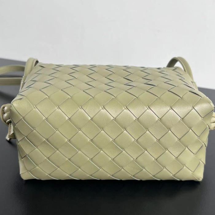 BV ショルダーバッグ レザー ハンドバッグ ループ 19×12×9cm