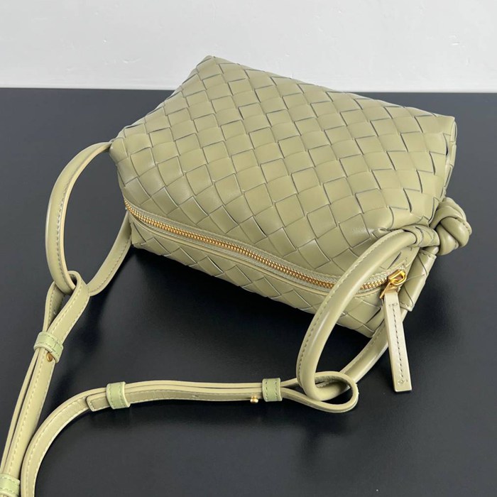 BV ショルダーバッグ レザー ハンドバッグ ループ 19×12×9cm