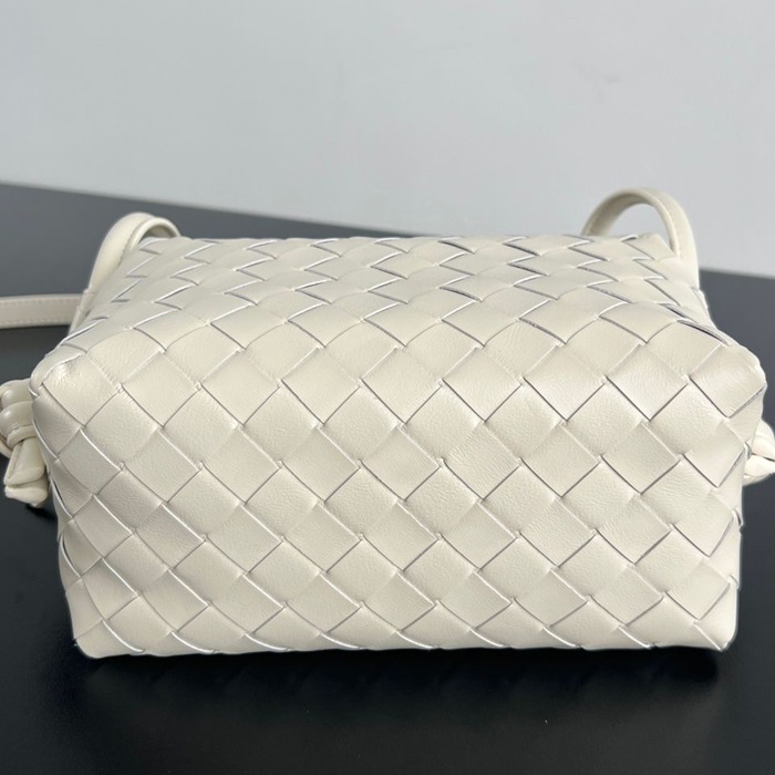 BV ショルダーバッグ レザー ハンドバッグ ループ 19×12×9cm