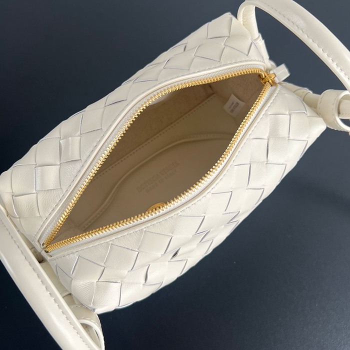 BV ショルダーバッグ レザー ハンドバッグ ループ 19×12×9cm