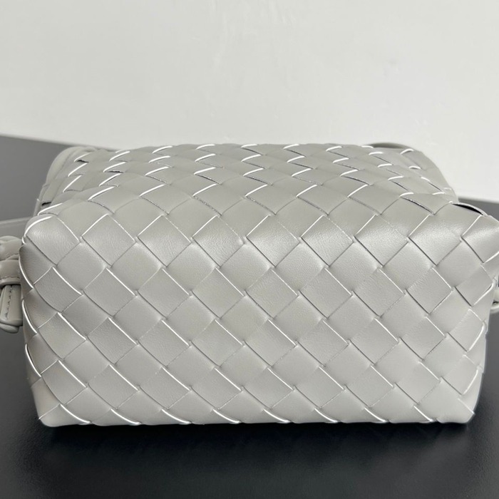 BV ショルダーバッグ レザー ハンドバッグ ループ 19×12×9cm