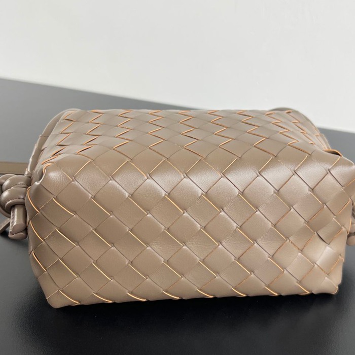 BV ショルダーバッグ レザー ハンドバッグ ループ 19×12×9cm