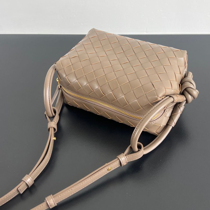 BV ショルダーバッグ レザー ハンドバッグ ループ 19×12×9cm