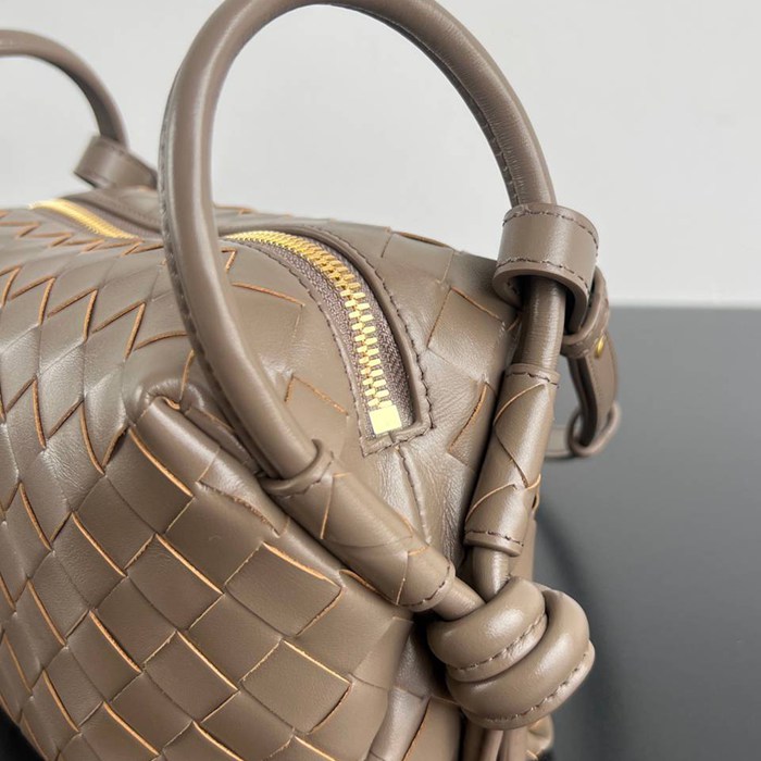 BV ショルダーバッグ レザー ハンドバッグ ループ 19×12×9cm