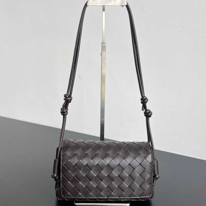 BV ショルダーバッグ レザー ハンドバッグ ノットゥルノ 21×11×9cm BV ショルダーバッグ レザー ハンドバッグ ノットゥルノ 21×11×9cm