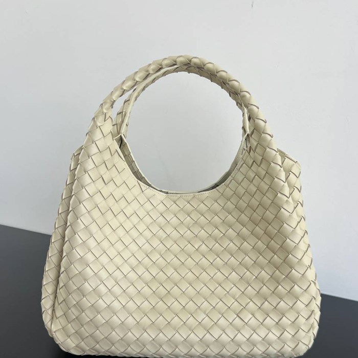 BV ショルダーバッグ レザー ハンドバッグ カンパーナ 39×25×18.5cm BV ショルダーバッグ レザー ハンドバッグ カンパーナ 39×25×18.5cm
