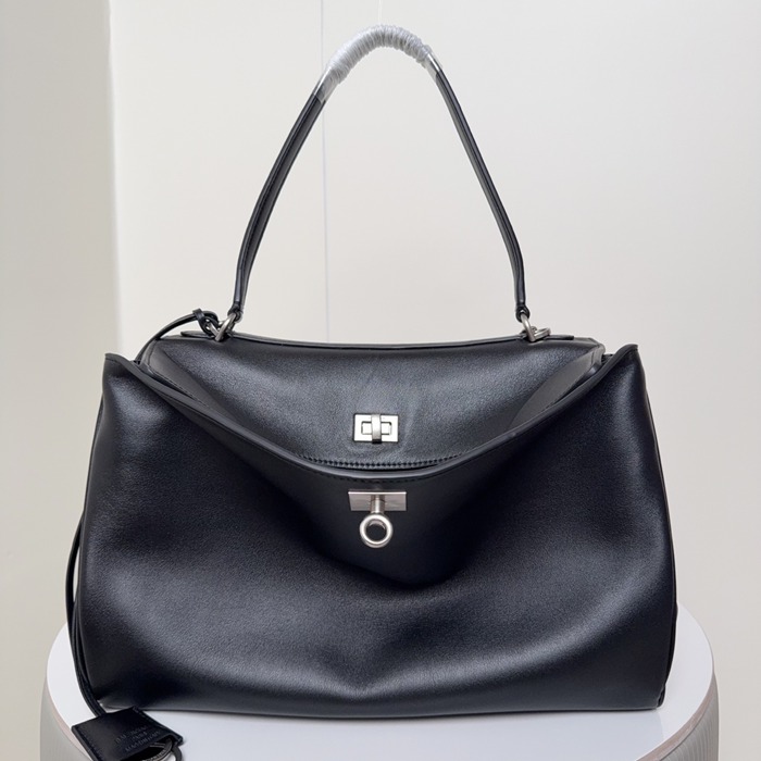 バレンシアガ ショルダーバッグ ロデオ 35×23×11cm バレンシアガ ショルダーバッグ ロデオ 35×23×11cm