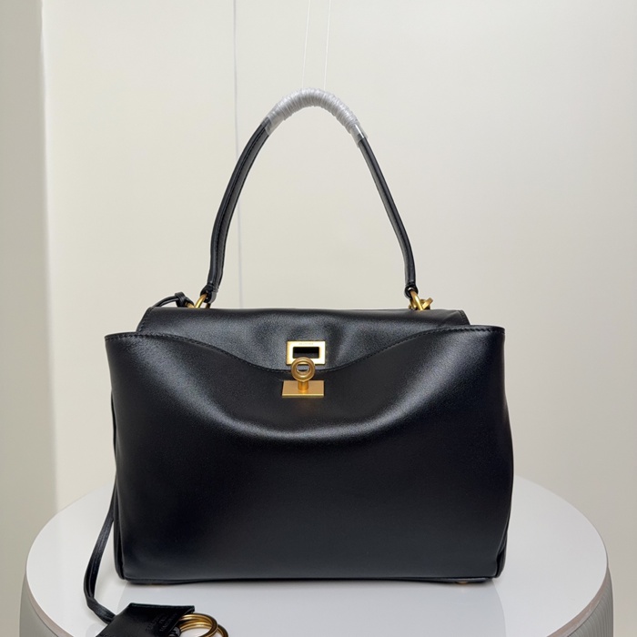 バレンシアガ ショルダーバッグ ロデオ 29×20×10cm バレンシアガ ショルダーバッグ ロデオ 29×20×10cm