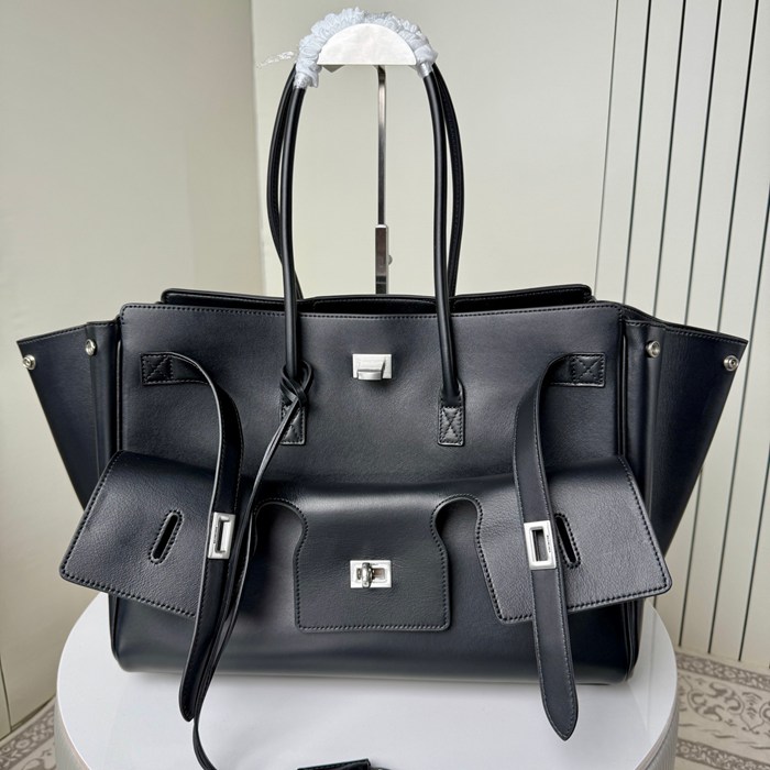 バレンシアガ ショルダーバッグ ベルエア 36.5×15×28cm バレンシアガ ショルダーバッグ ベルエア 36.5×15×28cm