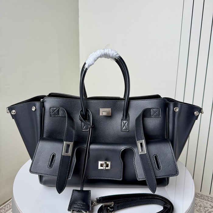 バレンシアガ ショルダーバッグ ベルエア 30×10×24cm バレンシアガ ショルダーバッグ ベルエア 30×10×24cm