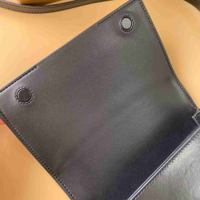 バーバリー ショルダーバッグ グレース 19.5×7×16cm