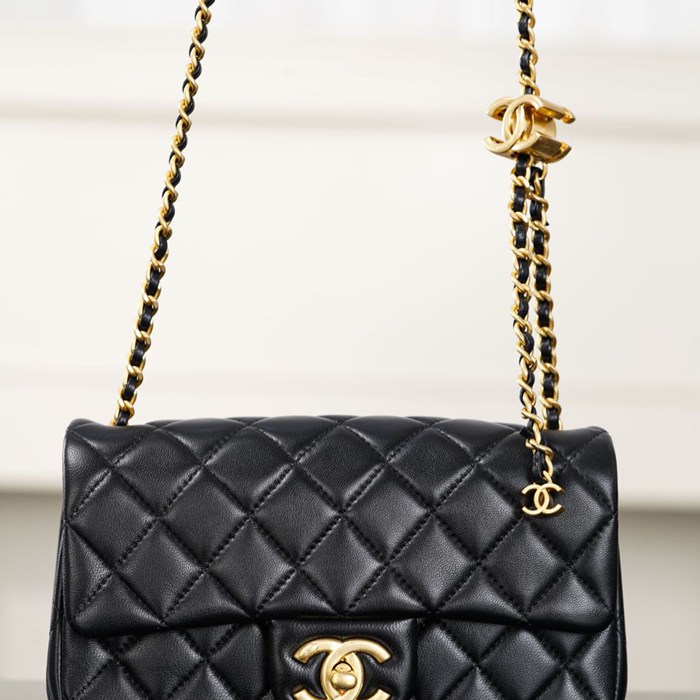 シャネル ショルダーバッグ CF 20×13×7cm シャネル ショルダーバッグ CF 20×13×7cm