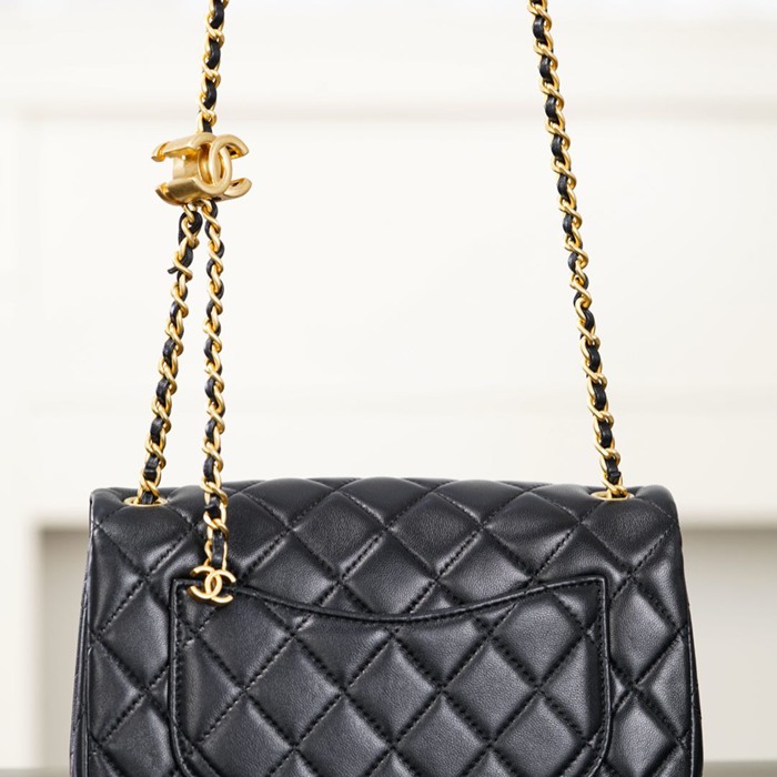 シャネル ショルダーバッグ CF 20×13×7cm