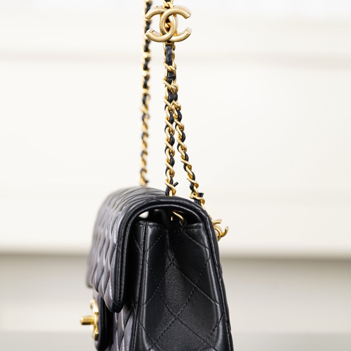 シャネル ショルダーバッグ CF 20×13×7cm