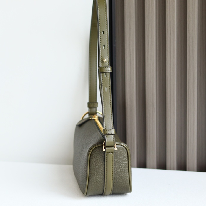 グッチ ショルダーバッグ ハーフホースビット 19×19.5×9cm