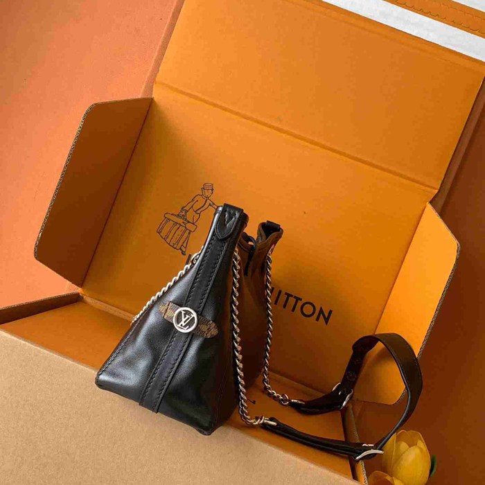 LV ショルダーバッグ 26×17×10cm