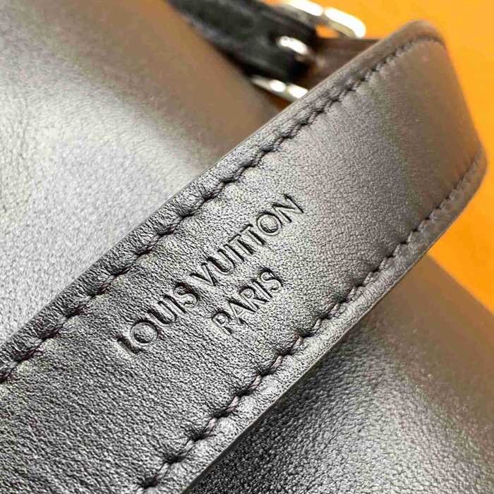 LV ショルダーバッグ 26×17×10cm