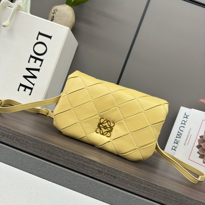 ロエベ ショルダーバッグ パファーゴヤ 20×6×13cm
