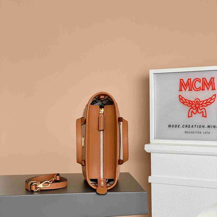 MCM ショルダーバッグ アレン 19×9.5×18.5cm