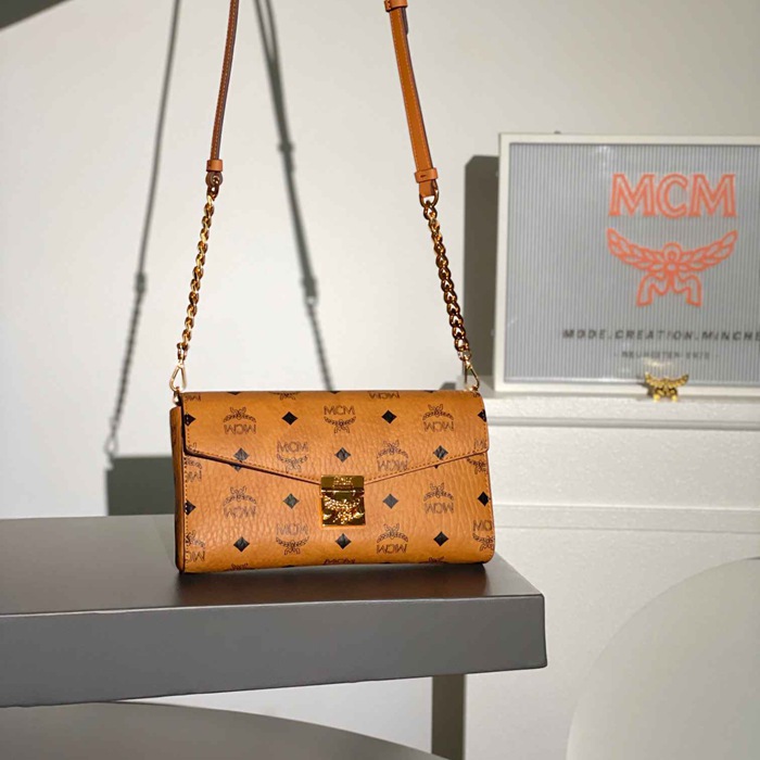 MCM ショルダーバッグ トレイシー 23.5×5×13.5cm
