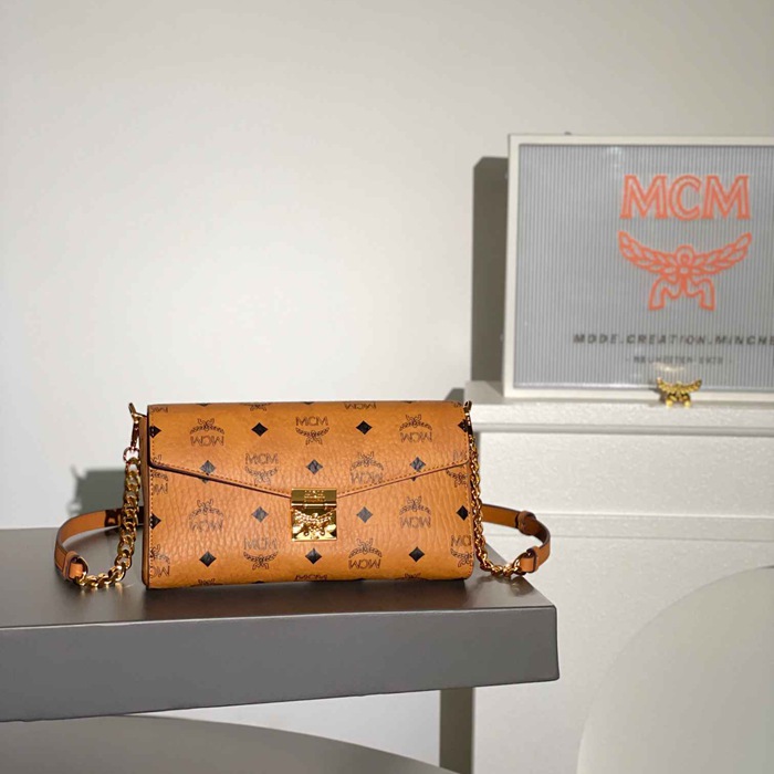 MCM ショルダーバッグ トレイシー 23.5×5×13.5cm